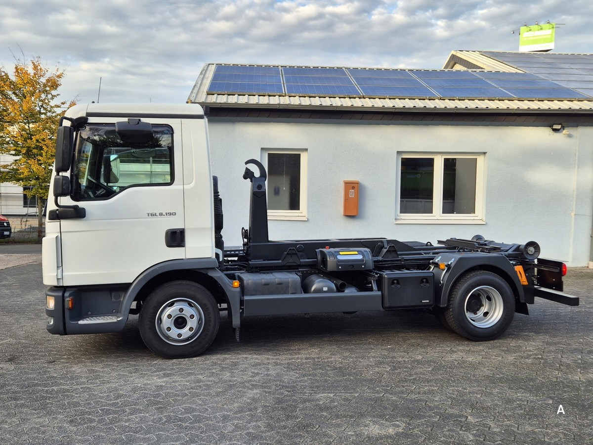 MAN TGL 8.190 BL City Abrollkipper Aut., 2 x AHK sof - Ciężarówka hakowiec: zdjęcie 3 MAN TGL 8.190 BL City Abrollkipper Aut., 2 x AHK sof - Ciężarówka hakowiec: zdjęcie 3