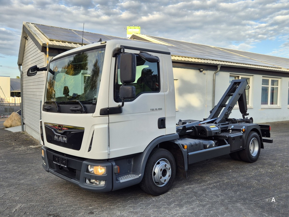 MAN TGL 8.190 BL City Abrollkipper Aut., 2 x AHK sof - Ciężarówka hakowiec: zdjęcie 2 MAN TGL 8.190 BL City Abrollkipper Aut., 2 x AHK sof - Ciężarówka hakowiec: zdjęcie 2