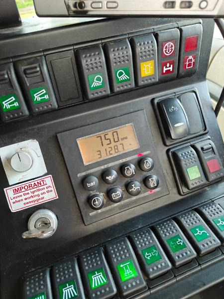 Brock SL280/2 MB Actros 1833 - Zamiatarka uliczna: zdjęcie 5 Brock SL280/2 MB Actros 1833 - Zamiatarka uliczna: zdjęcie 5