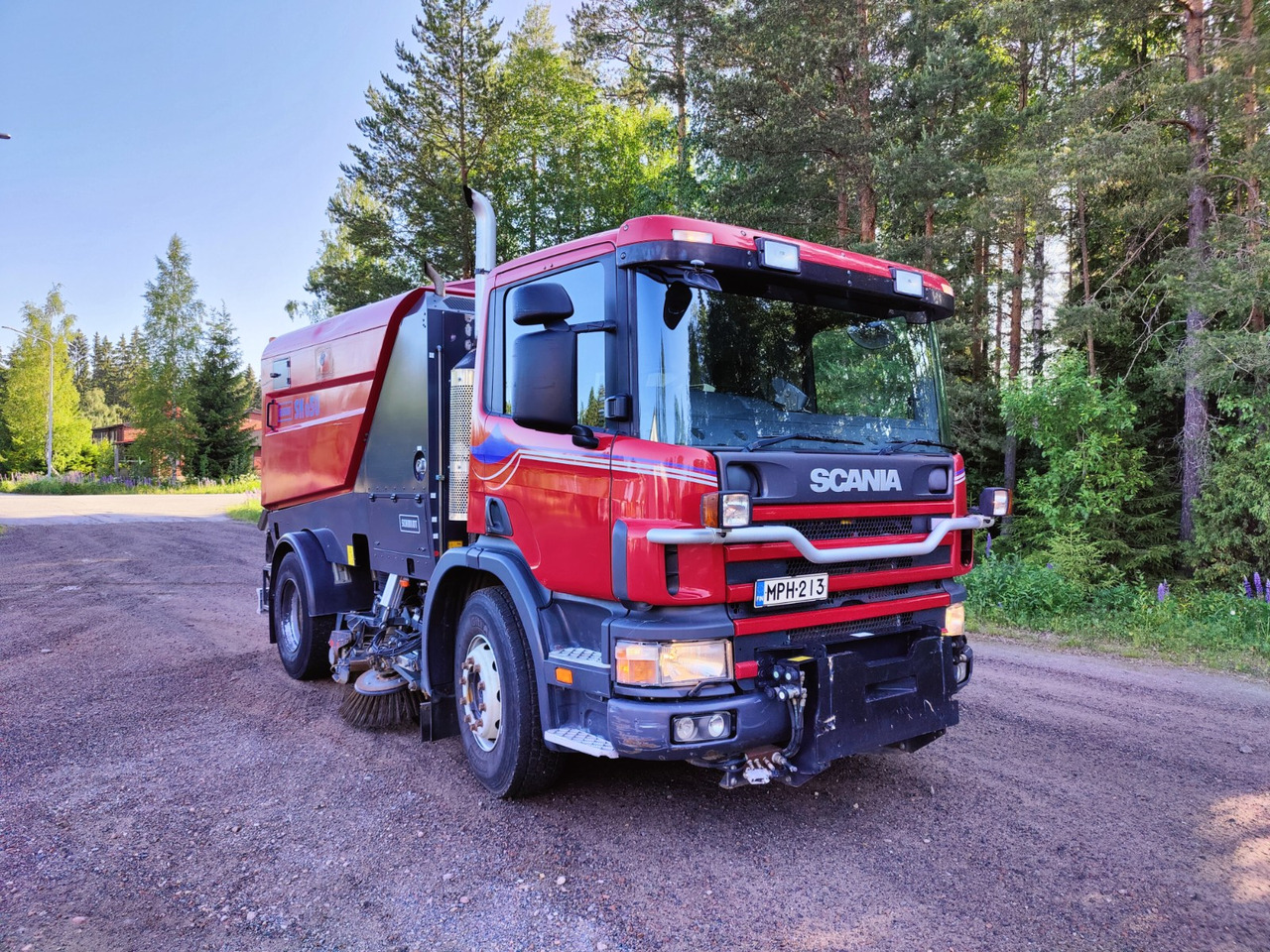SCHMIDT SK650 / Scania P94 - Zamiatarka uliczna: zdjęcie 1 SCHMIDT SK650 / Scania P94 - Zamiatarka uliczna: zdjęcie 1