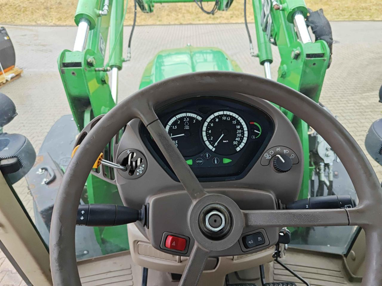 Ciągnik rolniczy John Deere 6630 PREMIUM: zdjęcie 11 Ciągnik rolniczy John Deere 6630 PREMIUM: zdjęcie 11