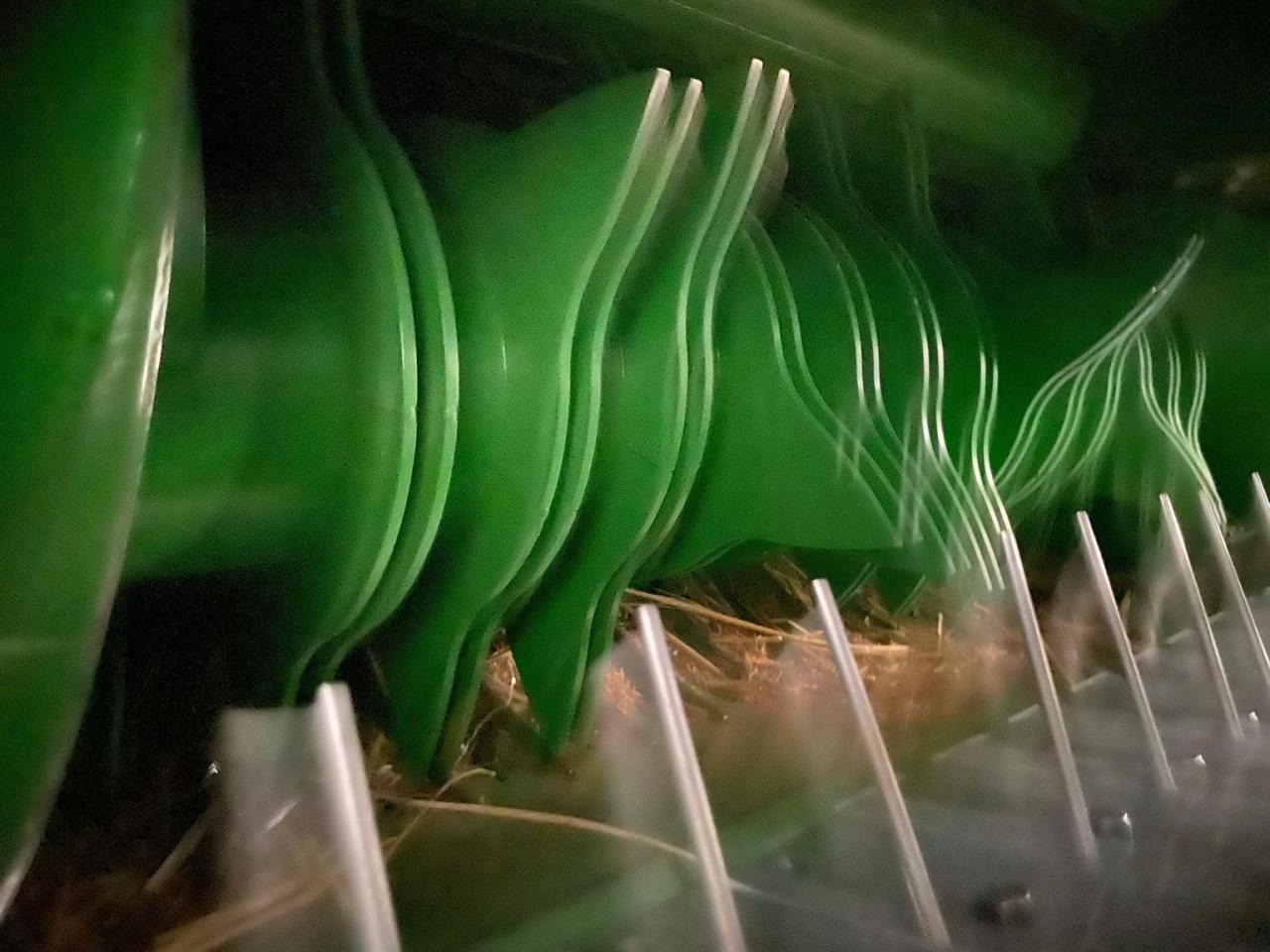 John Deere V451M MaxiCut 13 - Prasa rolująca: zdjęcie 5 John Deere V451M MaxiCut 13 - Prasa rolująca: zdjęcie 5