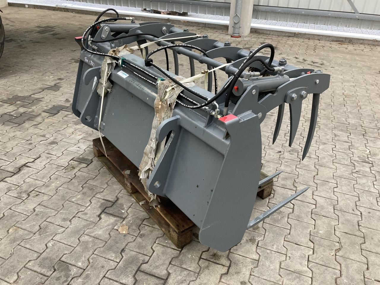 Kramer 1600 mm Vielzweckgabel - Ładowacz czołowy do traktora: zdjęcie 2 Kramer 1600 mm Vielzweckgabel - Ładowacz czołowy do traktora: zdjęcie 2