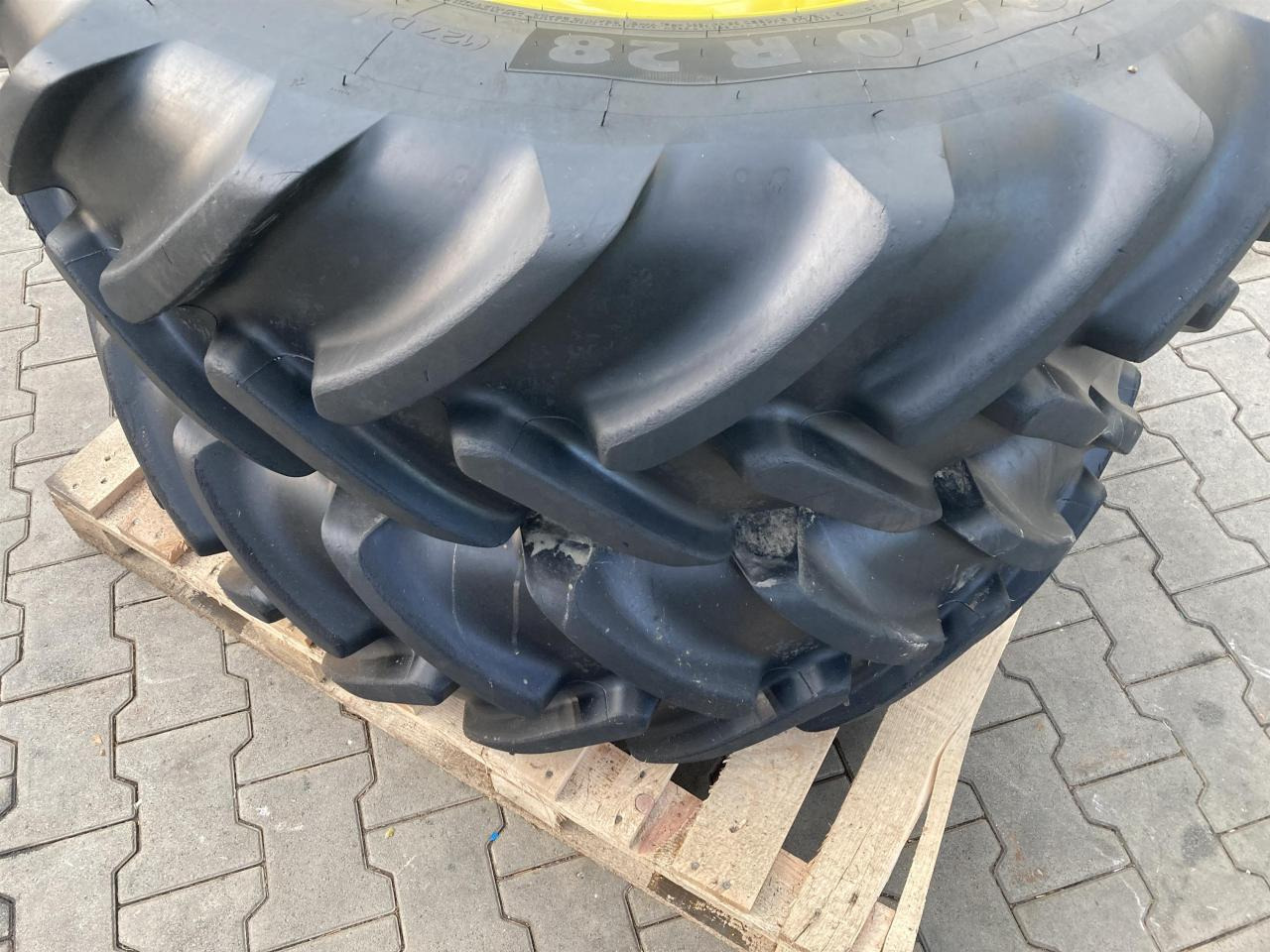 Michelin 380/70R28 - Opona do Maszyn rolniczych: zdjęcie 3 Michelin 380/70R28 - Opona do Maszyn rolniczych: zdjęcie 3