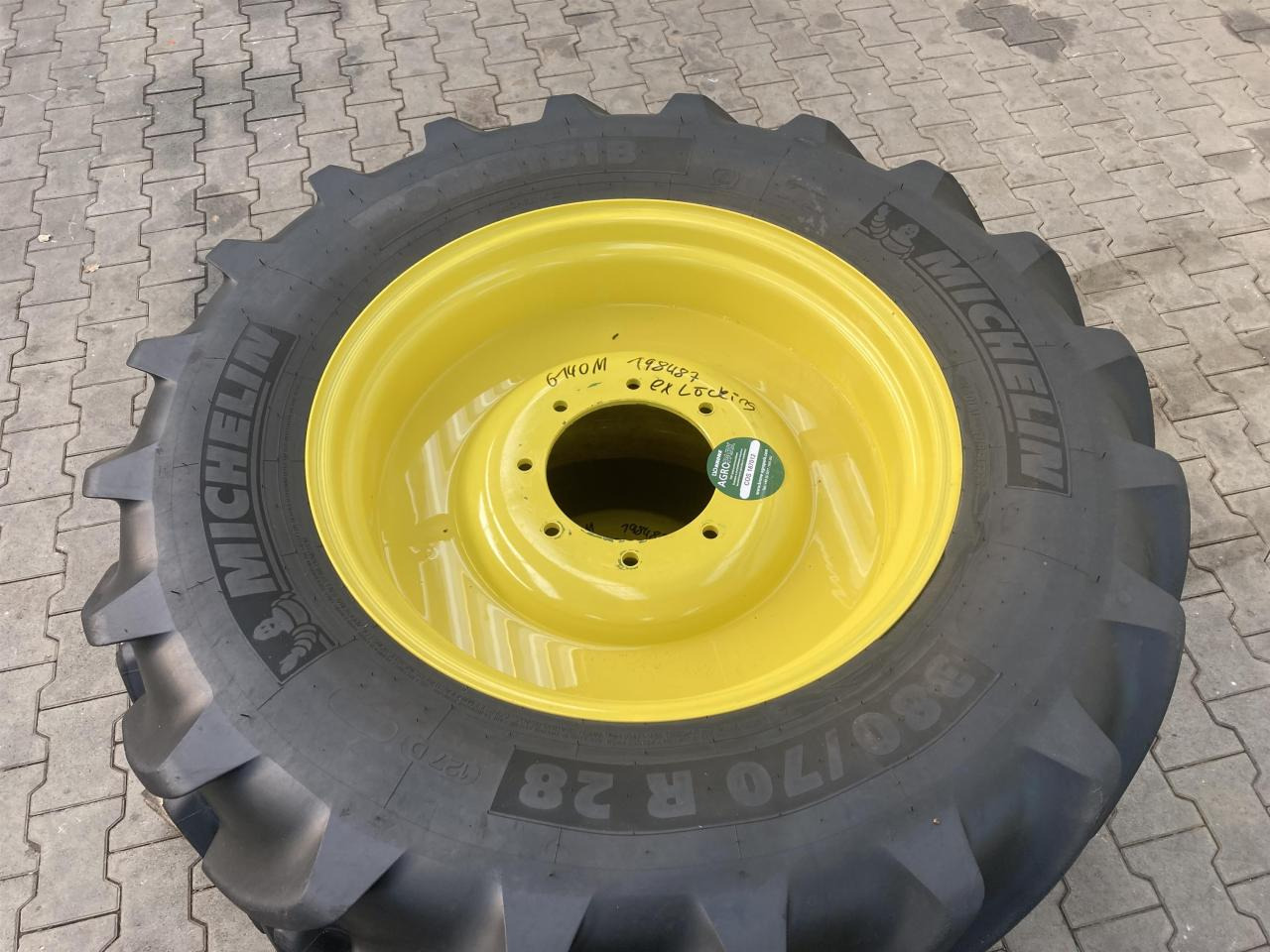 Michelin 380/70R28 - Opona do Maszyn rolniczych: zdjęcie 2 Michelin 380/70R28 - Opona do Maszyn rolniczych: zdjęcie 2