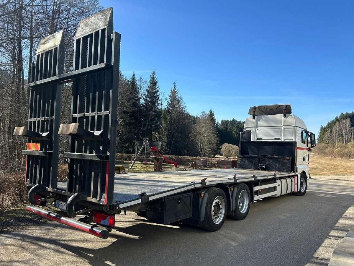 - Ciężarówka do przewozu samochodów: zdjęcie 3 - Ciężarówka do przewozu samochodów: zdjęcie 3