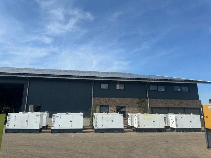 Iveco FPT NEF45 SM1A.A004 Stamford 60 kVA Silent Rental generatorset - Generator budowlany: zdjęcie 2 Iveco FPT NEF45 SM1A.A004 Stamford 60 kVA Silent Rental generatorset - Generator budowlany: zdjęcie 2