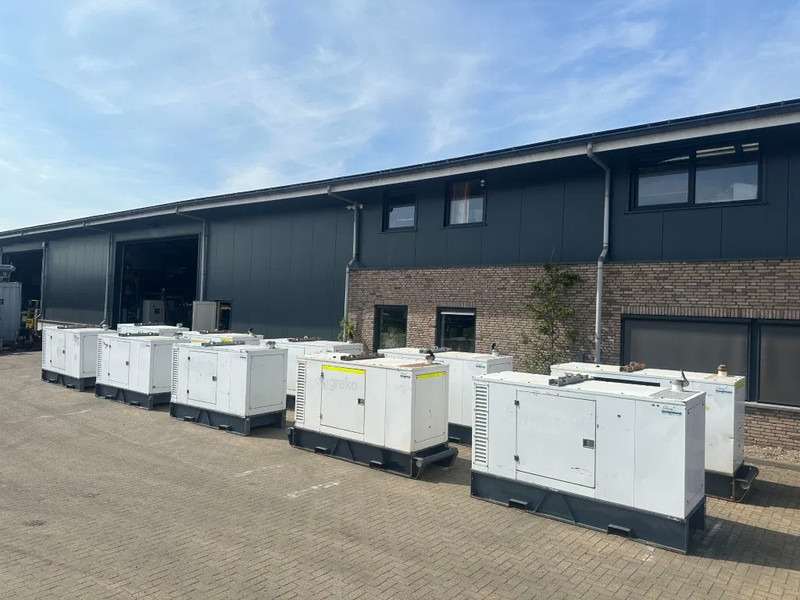 Iveco FPT NEF45 SM1A.A004 Stamford 60 kVA Silent Rental generatorset - Generator budowlany: zdjęcie 2 Iveco FPT NEF45 SM1A.A004 Stamford 60 kVA Silent Rental generatorset - Generator budowlany: zdjęcie 2