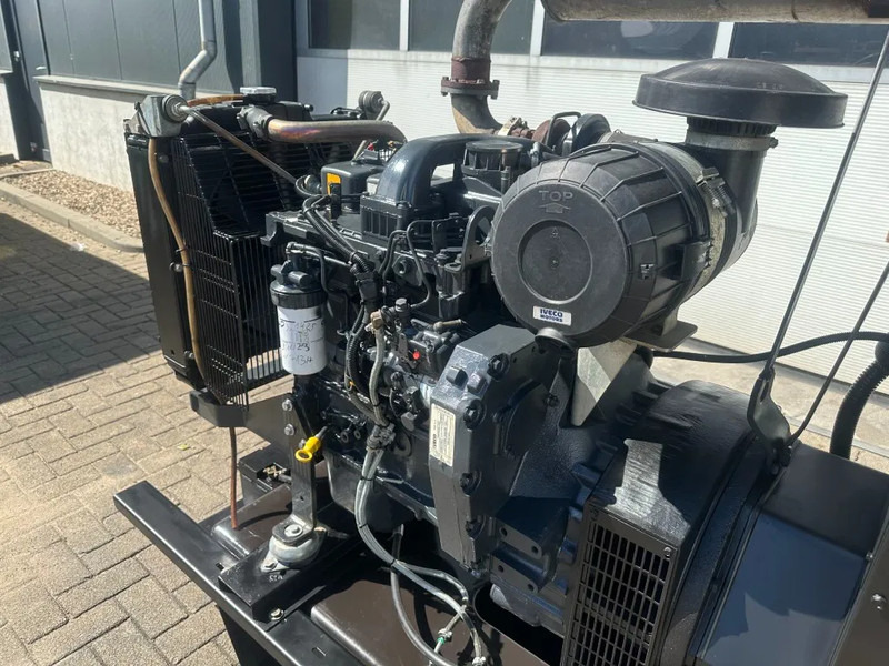 Iveco FPT NEF45 SM1A.A007 Himoinsa Stamford 66 kVA generatorset - Generator budowlany: zdjęcie 3 Iveco FPT NEF45 SM1A.A007 Himoinsa Stamford 66 kVA generatorset - Generator budowlany: zdjęcie 3