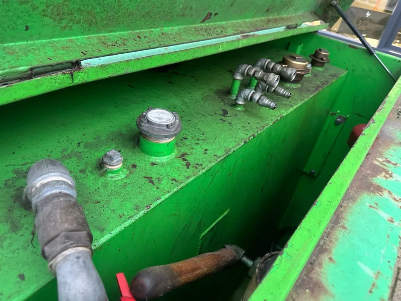 Kiwa IBC Steenbergen 2000 liter Dieseltank met handpomp Milieutank - Zbiornik magazynowy: zdjęcie 2 Kiwa IBC Steenbergen 2000 liter Dieseltank met handpomp Milieutank - Zbiornik magazynowy: zdjęcie 2