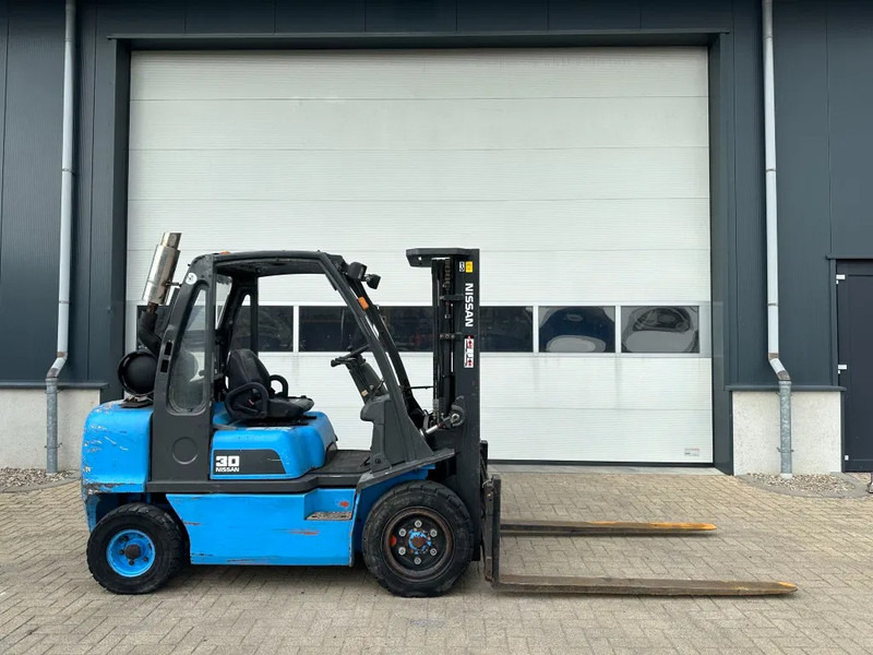 Nissan UGD02A30P0 3 ton Triplex Freelift LPG Heftruck - Wózek widłowy gazowy: zdjęcie 3 Nissan UGD02A30P0 3 ton Triplex Freelift LPG Heftruck - Wózek widłowy gazowy: zdjęcie 3