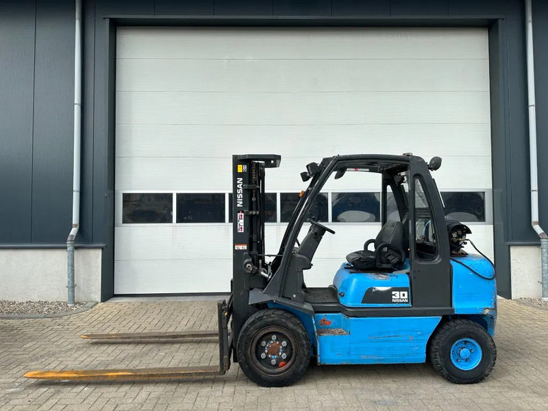 Nissan UGD02A30P0 3 ton Triplex Freelift LPG Heftruck - Wózek widłowy gazowy: zdjęcie 1 Nissan UGD02A30P0 3 ton Triplex Freelift LPG Heftruck - Wózek widłowy gazowy: zdjęcie 1