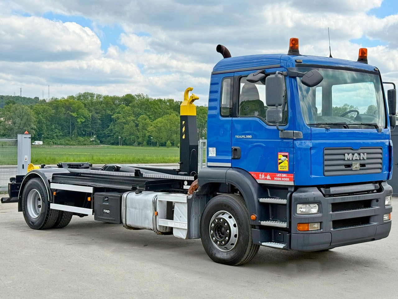 MAN TGA 18.310 Abrollkipper * Top Zustand! MAN TGA 18.310 Abrollkipper * Top Zustand! - Ciężarówka hakowiec: zdjęcie 3 MAN TGA 18.310 Abrollkipper * Top Zustand! MAN TGA 18.310 Abrollkipper * Top Zustand! - Ciężarówka hakowiec: zdjęcie 3