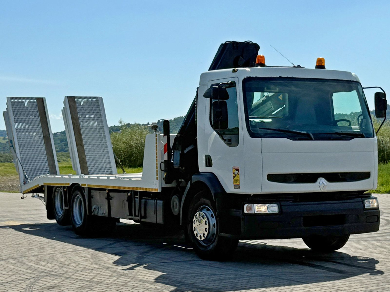 Renault KERAX 320 DCI* ABSCHLEPPWAGEN 7,35m + HIAB 140A - Autolaweta: zdjęcie 4 Renault KERAX 320 DCI* ABSCHLEPPWAGEN 7,35m + HIAB 140A - Autolaweta: zdjęcie 4