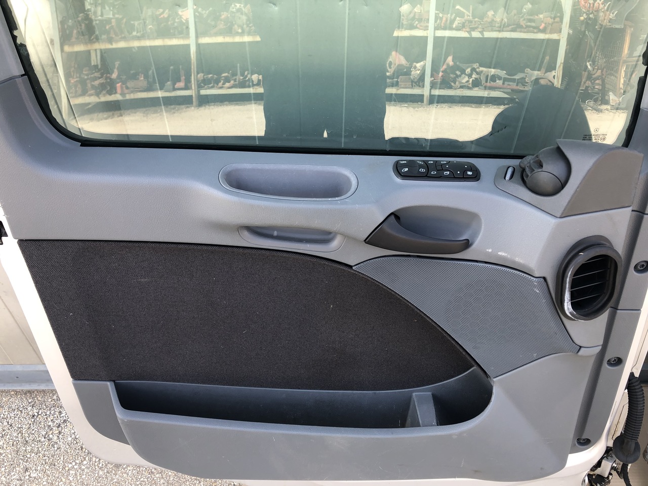 DOOR ACTROS MP2-3 LEFT AND RIGHT MEGA SPACE CAB - Drzwi i części do Samochodów ciężarowych: zdjęcie 4 DOOR ACTROS MP2-3 LEFT AND RIGHT MEGA SPACE CAB - Drzwi i części do Samochodów ciężarowych: zdjęcie 4