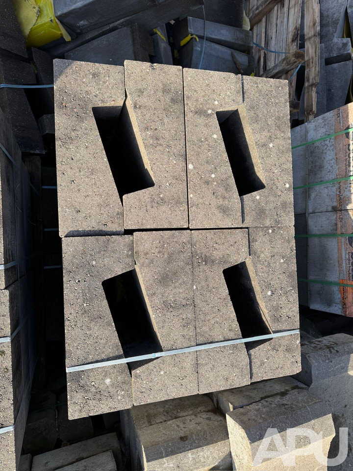 Ciek wodny/obrzeże/korytko trójkątne 50x50x20 - Sprzęt budowlany: zdjęcie 4 Ciek wodny/obrzeże/korytko trójkątne 50x50x20 - Sprzęt budowlany: zdjęcie 4