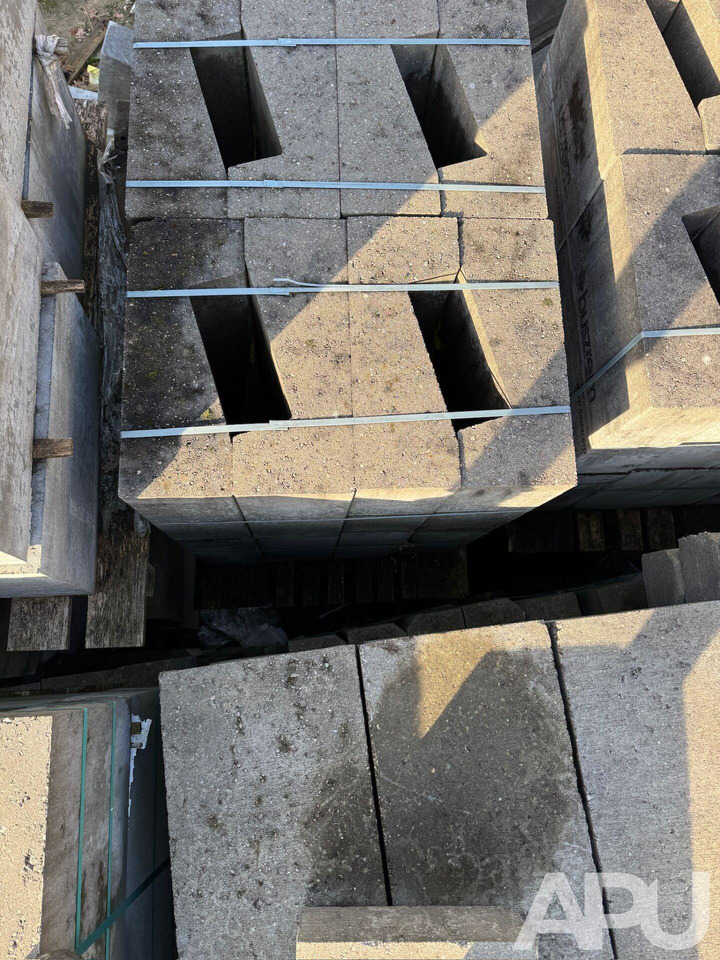 Ciek wodny/obrzeże/korytko trójkątne 50x50x20 - Sprzęt budowlany: zdjęcie 3 Ciek wodny/obrzeże/korytko trójkątne 50x50x20 - Sprzęt budowlany: zdjęcie 3