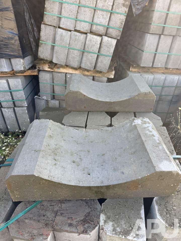 Koryto/Korytko Betonowe Odwodnieniowe 60x33x15 - Sprzęt budowlany: zdjęcie 1 Koryto/Korytko Betonowe Odwodnieniowe 60x33x15 - Sprzęt budowlany: zdjęcie 1