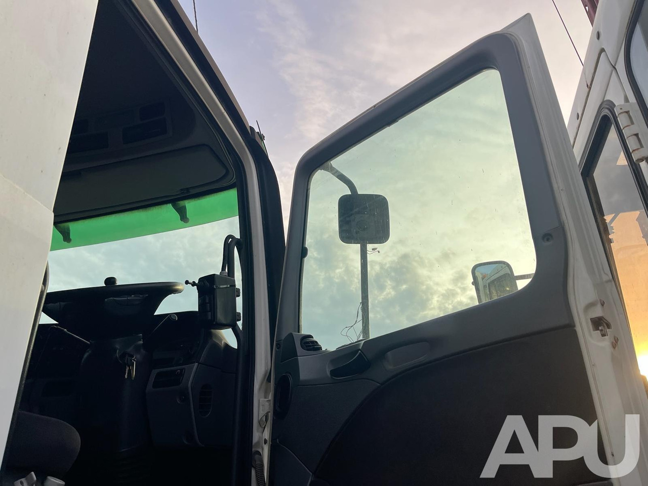 Mercedes-Benz Actros 2531L - Zamiatarka uliczna: zdjęcie 3 Mercedes-Benz Actros 2531L - Zamiatarka uliczna: zdjęcie 3