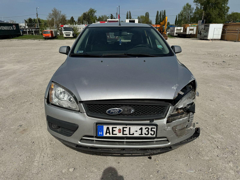 Ford Focus 1,6 i - Damaged Car - Hatchback: zdjęcie 3 Ford Focus 1,6 i - Damaged Car - Hatchback: zdjęcie 3