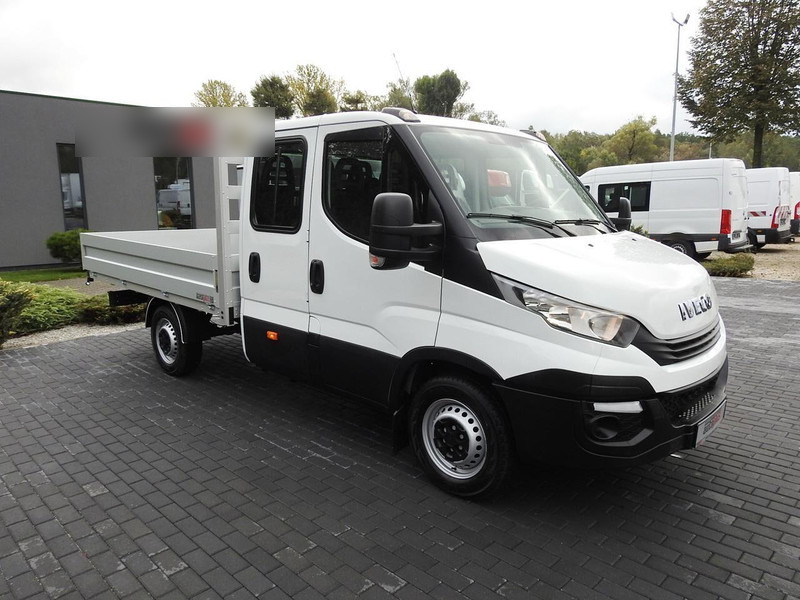 Iveco DAILY 35S15 SKRZYNIA PODWÓJNA KABINA DOKA 7 MIEJSC KLIMATYZACJA - Samochód dostawczy skrzyniowy: zdjęcie 4 Iveco DAILY 35S15 SKRZYNIA PODWÓJNA KABINA DOKA 7 MIEJSC KLIMATYZACJA - Samochód dostawczy skrzyniowy: zdjęcie 4