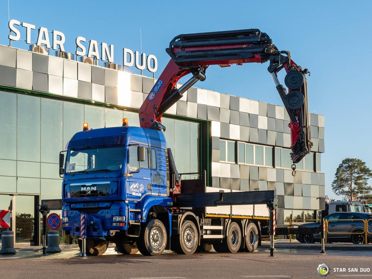 - Samochod ciężarowy z HDS: zdjęcie 1 - Samochod ciężarowy z HDS: zdjęcie 1