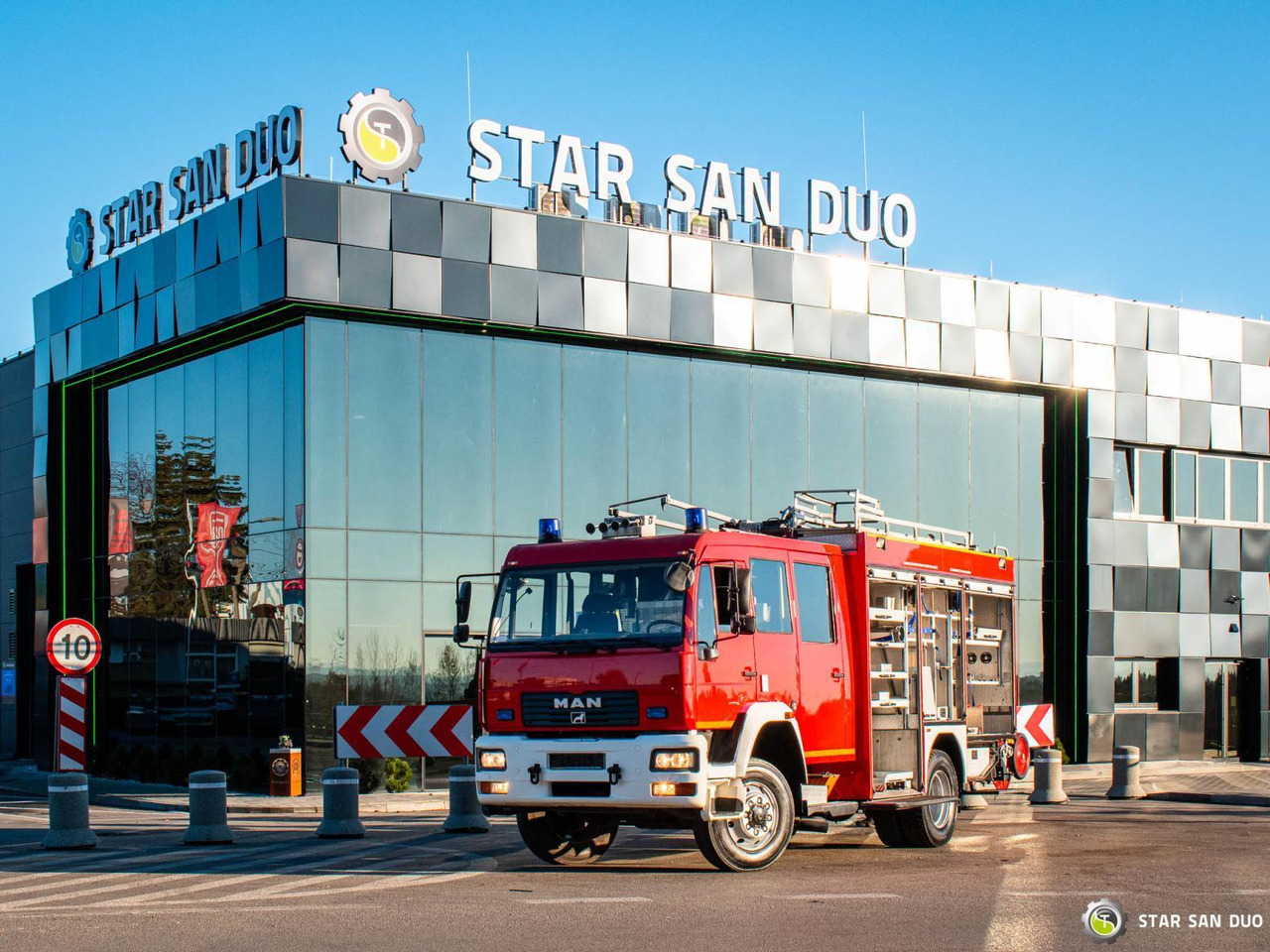 - Samochód pożarniczy: zdjęcie 3 - Samochód pożarniczy: zdjęcie 3