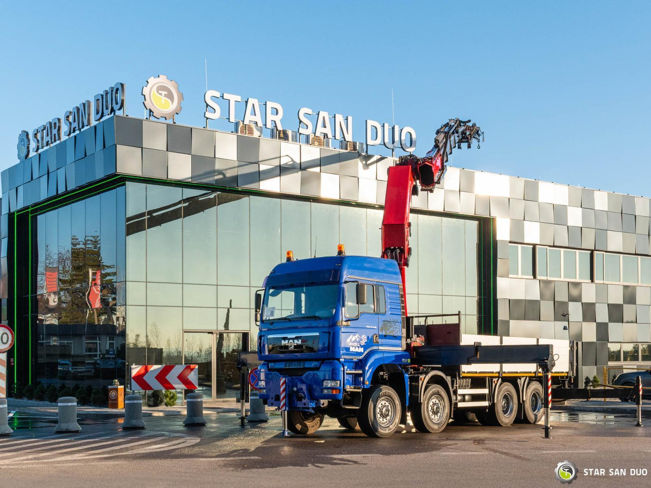 - Samochod ciężarowy z HDS: zdjęcie 2 - Samochod ciężarowy z HDS: zdjęcie 2