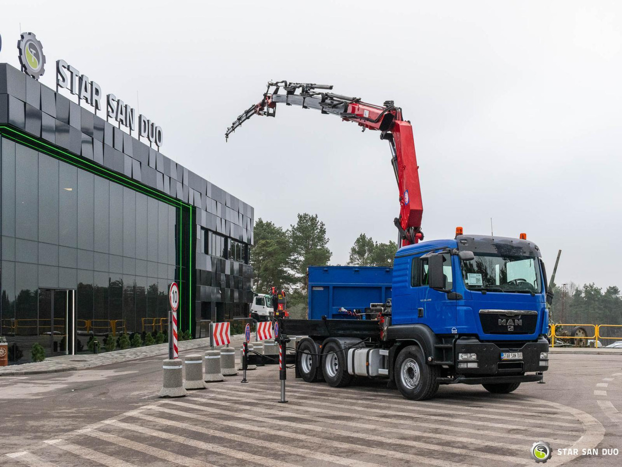 - Samochod ciężarowy z HDS: zdjęcie 4 - Samochod ciężarowy z HDS: zdjęcie 4