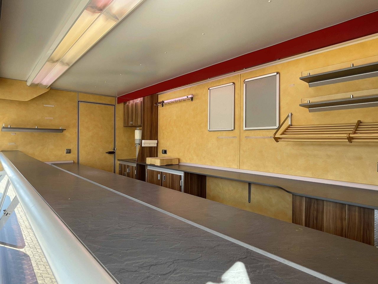 Mobil BORCO HÖHNS - Ciężarówka gastronomiczna: zdjęcie 5 Mobil BORCO HÖHNS - Ciężarówka gastronomiczna: zdjęcie 5