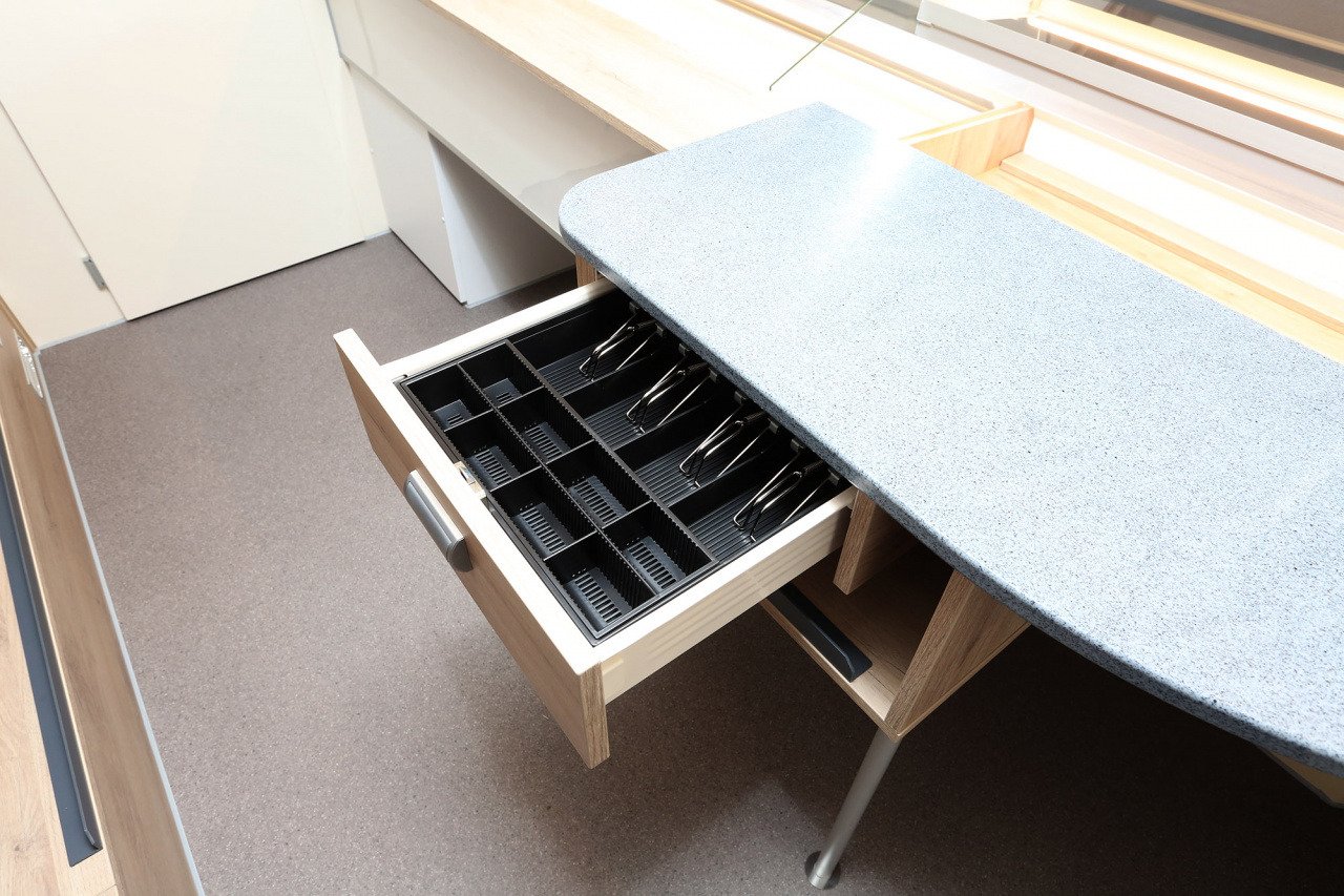 Tourenmobil BORCO HÖHNS - Ciężarówka gastronomiczna: zdjęcie 4 Tourenmobil BORCO HÖHNS - Ciężarówka gastronomiczna: zdjęcie 4