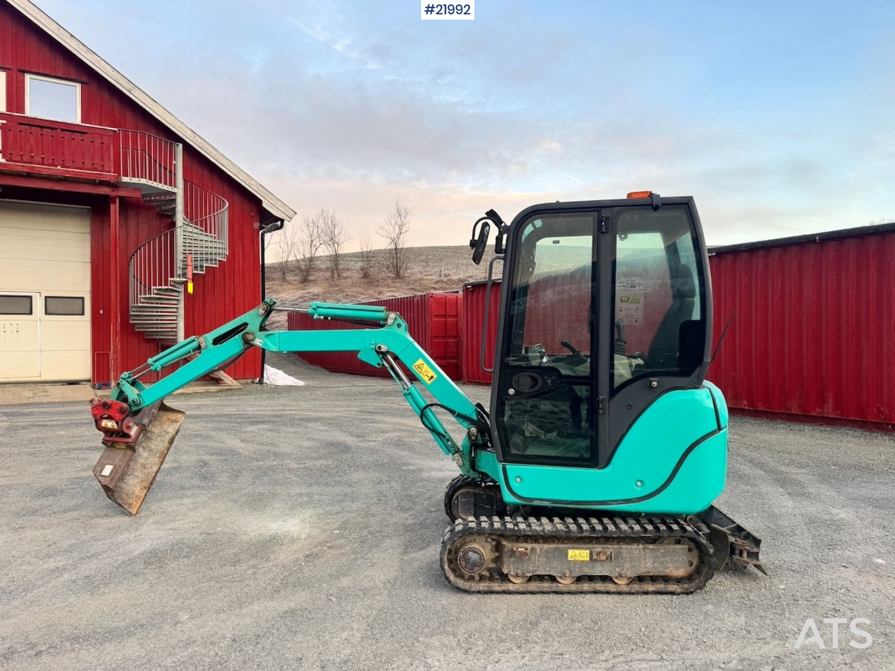 Kobelco 2016 Kobelco SK18 Minigraver m/ Powertilt, 3 skuffer,ripper, klype og Henger. - Minikoparka: zdjęcie 2 Kobelco 2016 Kobelco SK18 Minigraver m/ Powertilt, 3 skuffer,ripper, klype og Henger. - Minikoparka: zdjęcie 2