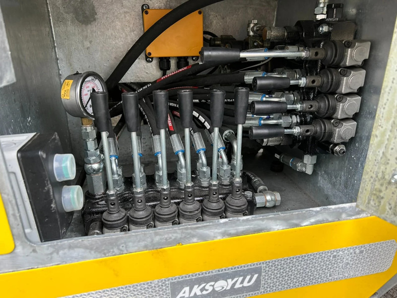 AKSOYLU AKT2 versie II special met extra Functie's 6 car-loader Autotransporter - Naczepa do przewozu samochodów: zdjęcie 4 AKSOYLU AKT2 versie II special met extra Functie's 6 car-loader Autotransporter - Naczepa do przewozu samochodów: zdjęcie 4