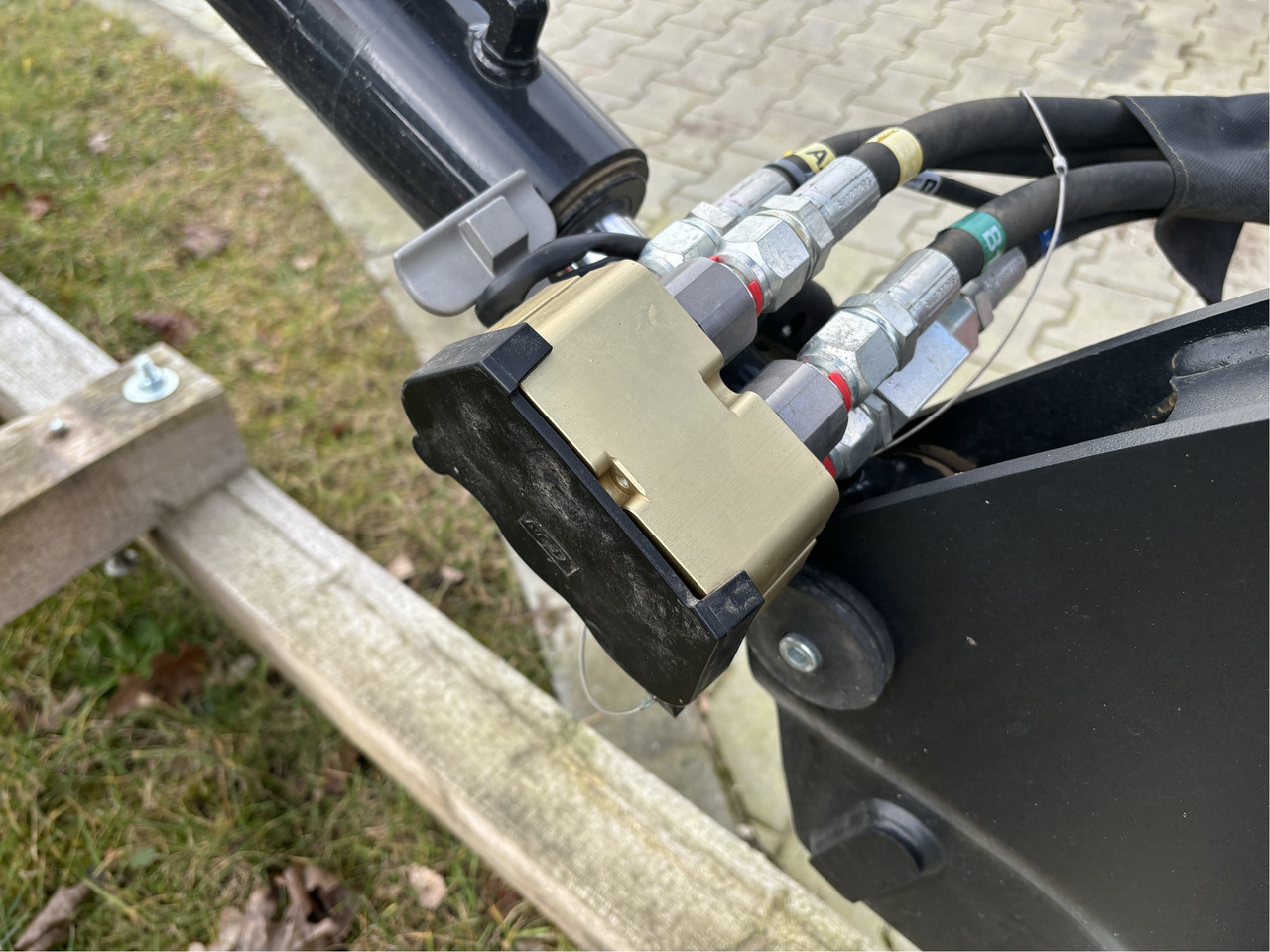 Alö Frontlader G5L Valtra - Ładowacz czołowy do traktora: zdjęcie 2 Alö Frontlader G5L Valtra - Ładowacz czołowy do traktora: zdjęcie 2