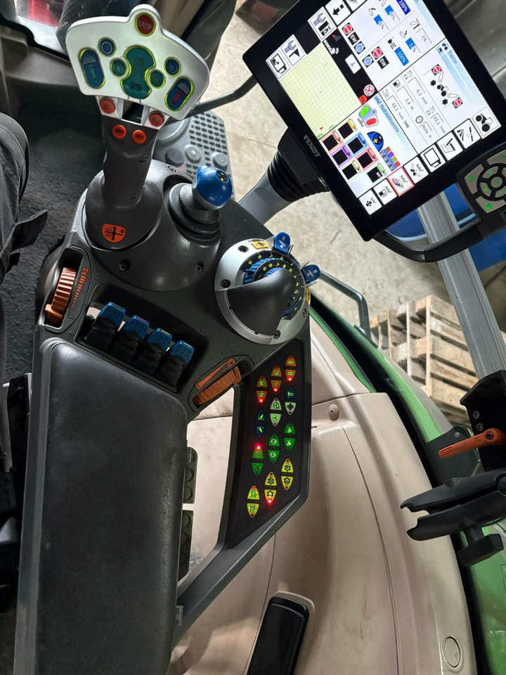 Fendt 828 Vario S4 ProfiPlus - Ciągnik rolniczy: zdjęcie 2 Fendt 828 Vario S4 ProfiPlus - Ciągnik rolniczy: zdjęcie 2