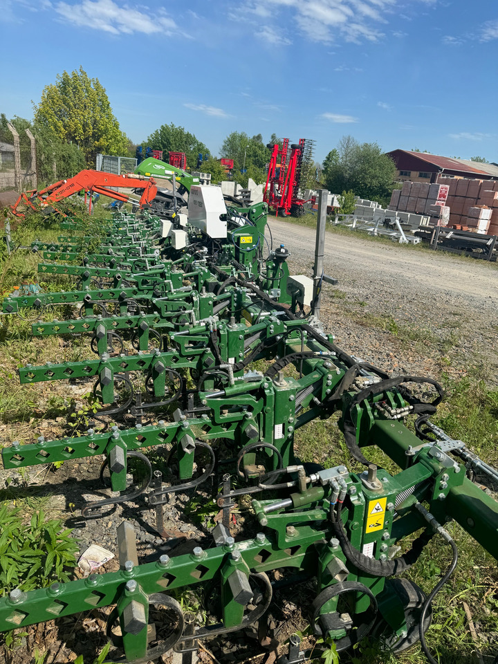 Garford Robocrop Guided Hoe - Kombajn do buraków: zdjęcie 3 Garford Robocrop Guided Hoe - Kombajn do buraków: zdjęcie 3