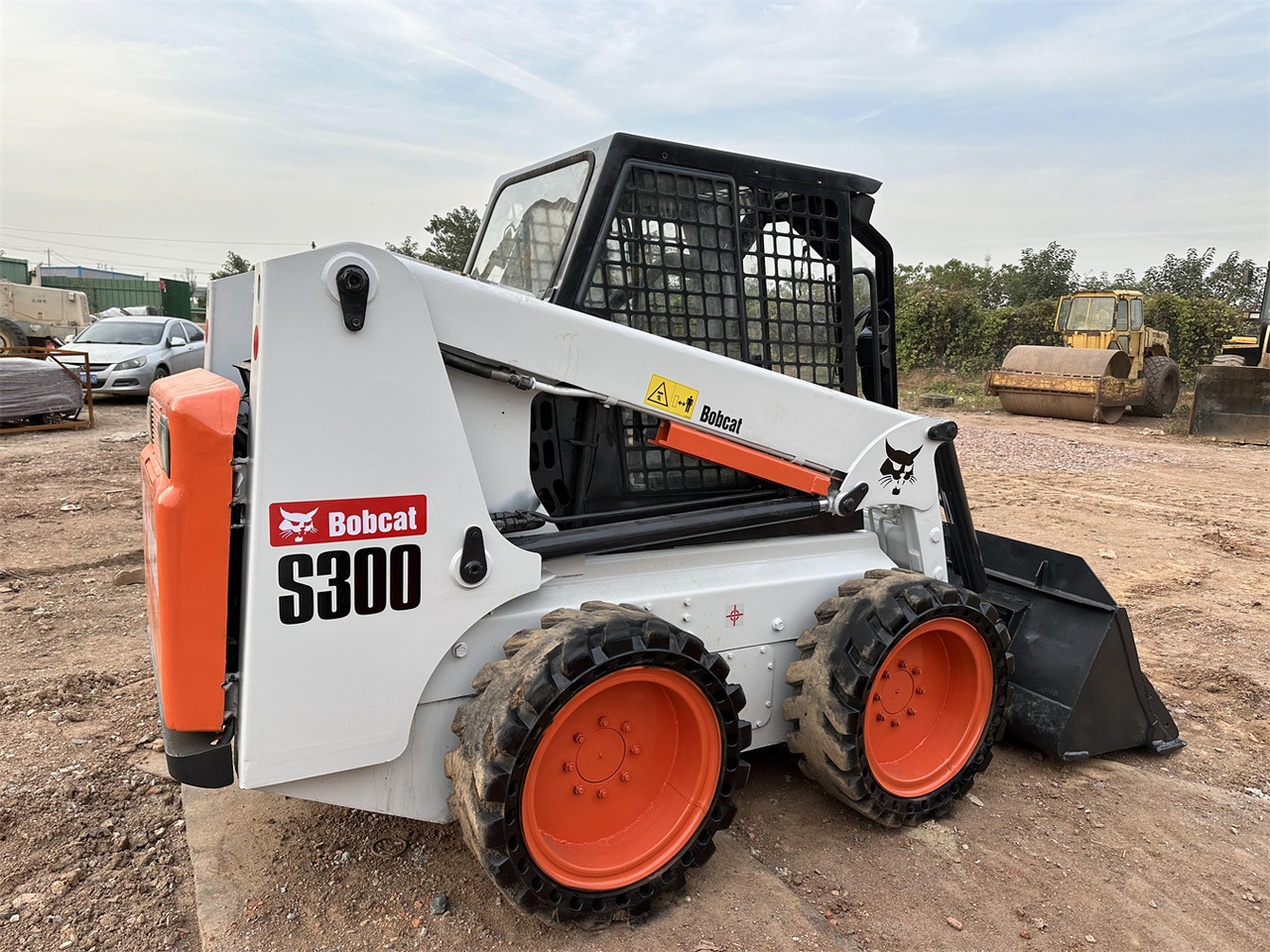 BOBCAT S300 - Miniładowarka: zdjęcie 5 BOBCAT S300 - Miniładowarka: zdjęcie 5