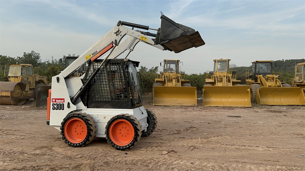 BOBCAT S300 - Miniładowarka: zdjęcie 1 BOBCAT S300 - Miniładowarka: zdjęcie 1