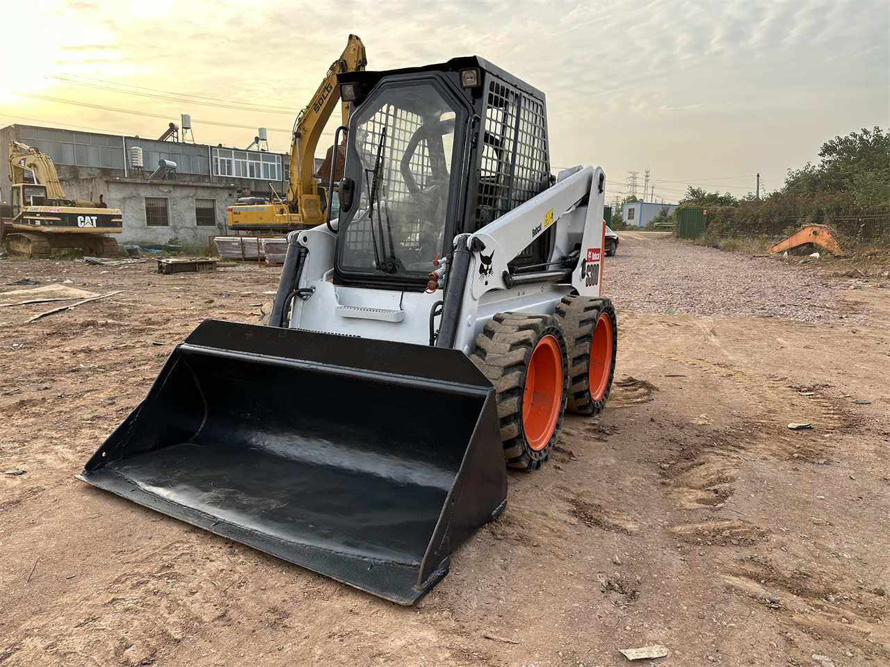 BOBCAT S300 - Miniładowarka: zdjęcie 4 BOBCAT S300 - Miniładowarka: zdjęcie 4