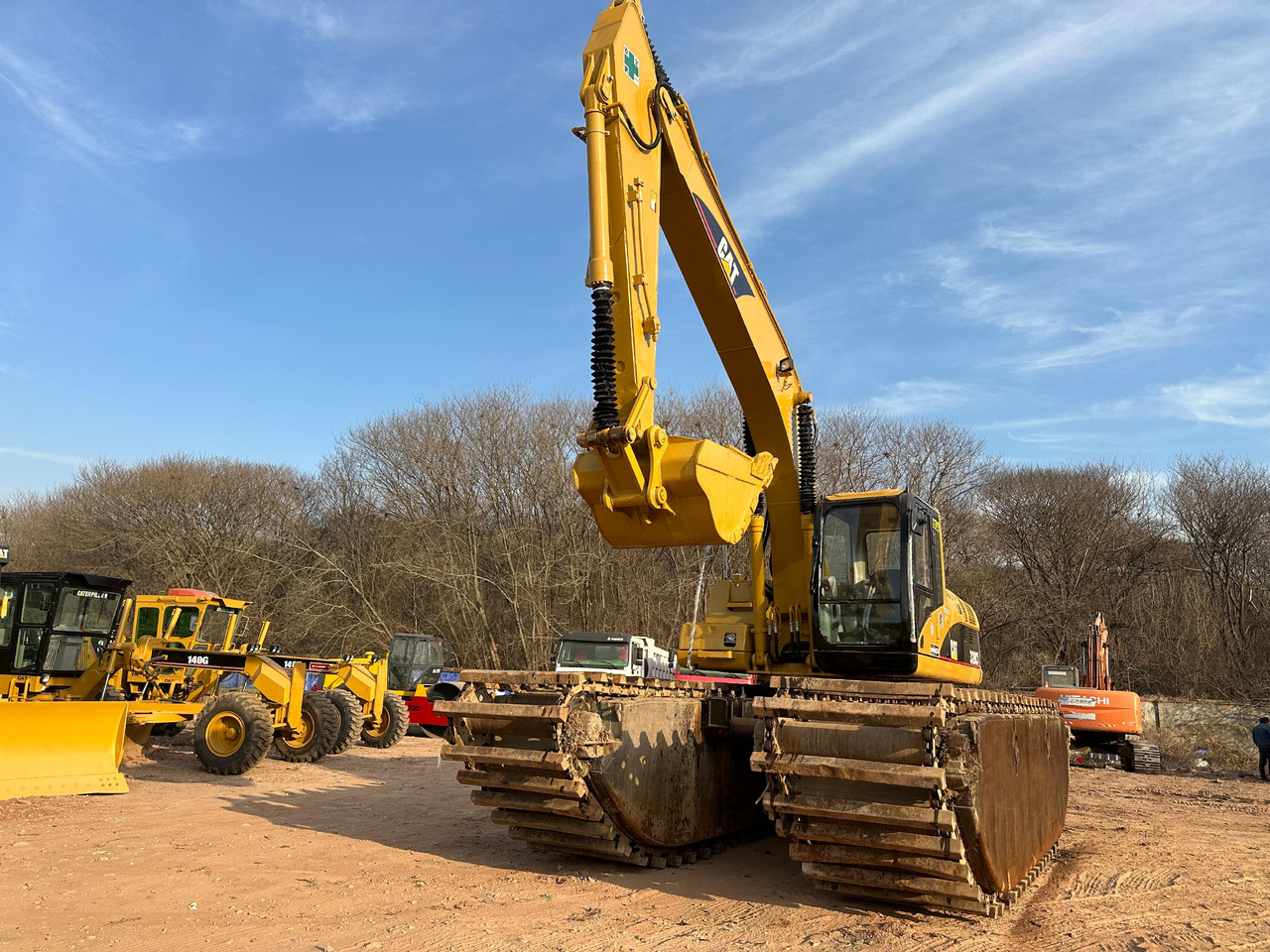 CATERPILLAR 320CL - Pływająca koparka: zdjęcie 2 CATERPILLAR 320CL - Pływająca koparka: zdjęcie 2