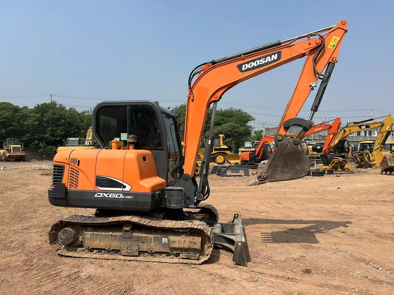 DOOSAN DX60 - Koparka gąsienicowa: zdjęcie 1 DOOSAN DX60 - Koparka gąsienicowa: zdjęcie 1