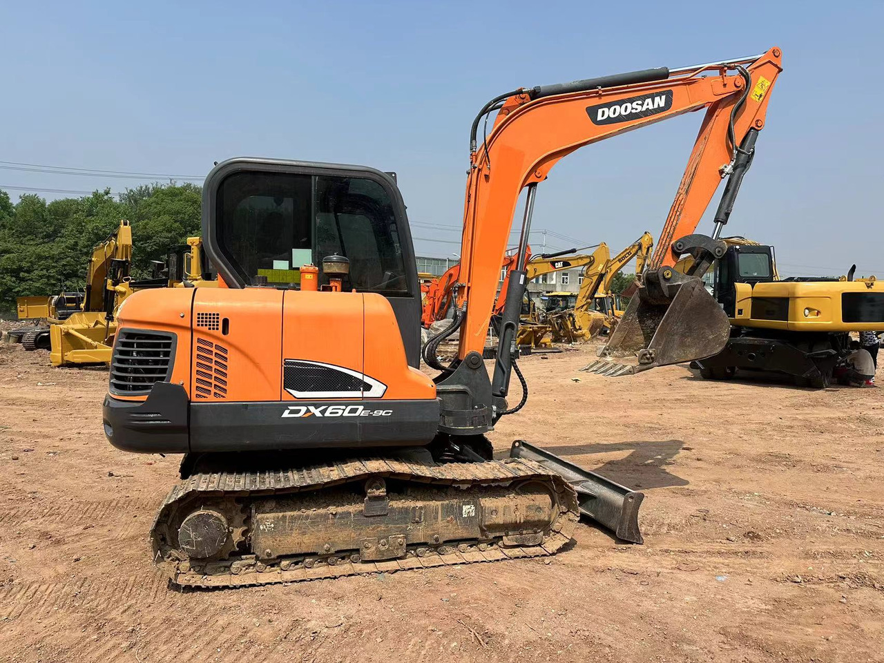 DOOSAN DX60 - Koparka gąsienicowa: zdjęcie 2 DOOSAN DX60 - Koparka gąsienicowa: zdjęcie 2