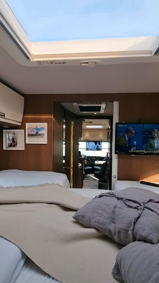 Niesmann + Bischoff Flair 880 BE - Kamper integra: zdjęcie 5 Niesmann + Bischoff Flair 880 BE - Kamper integra: zdjęcie 5