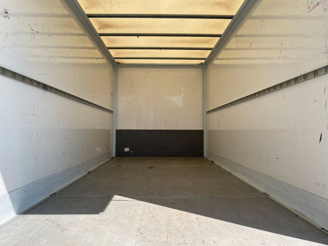 Iveco Daily 35S16 *Koffer*LBW*Klima* - Dostawczy kontener: zdjęcie 4 Iveco Daily 35S16 *Koffer*LBW*Klima* - Dostawczy kontener: zdjęcie 4