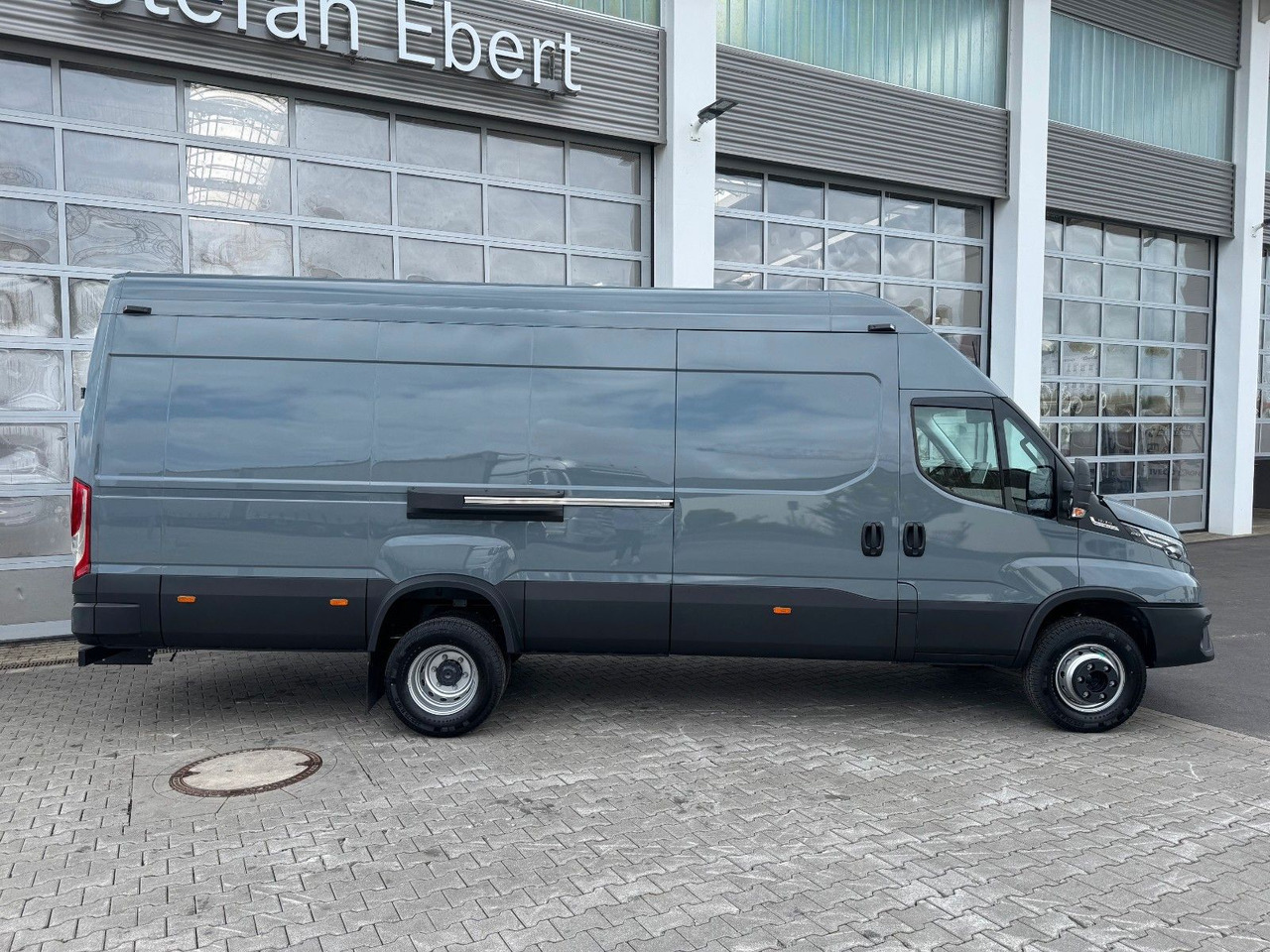 Iveco Daily 70C21 3.0L *L4*H3*Automatik*LED*Luft* 2x - Furgon: zdjęcie 2 Iveco Daily 70C21 3.0L *L4*H3*Automatik*LED*Luft* 2x - Furgon: zdjęcie 2