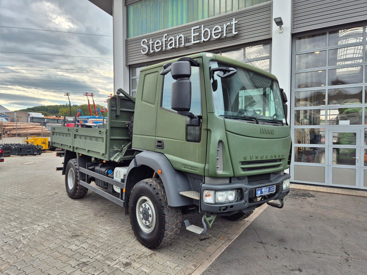 Iveco Eurocargo ML100E22WM-BW 4x4 Pritsche L-Haus Bett - Samochód ciężarowy skrzyniowy/ Platforma: zdjęcie 2 Iveco Eurocargo ML100E22WM-BW 4x4 Pritsche L-Haus Bett - Samochód ciężarowy skrzyniowy/ Platforma: zdjęcie 2