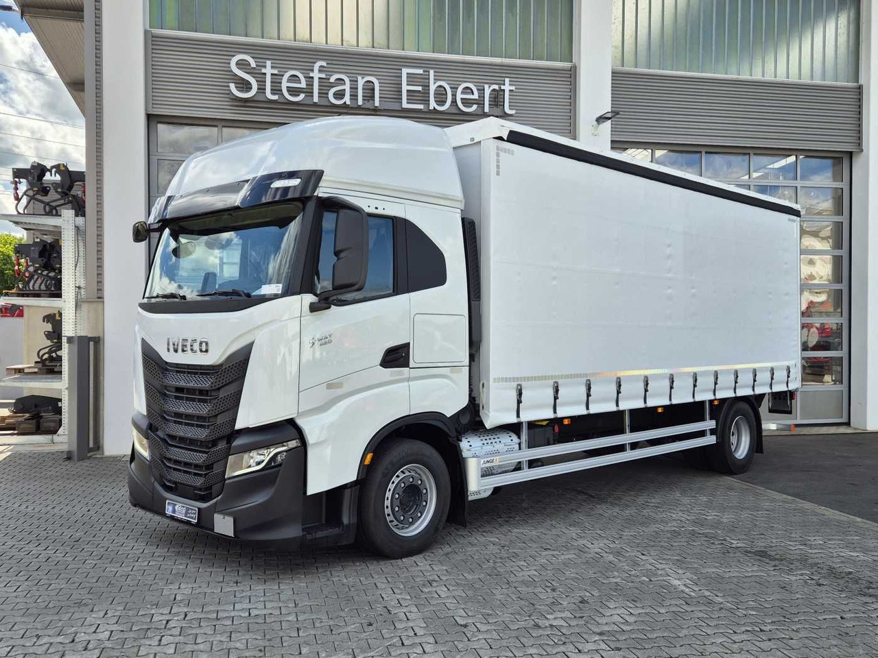 Iveco S-Way AS190S42/P Schiebeplanen LBW 2.000kg AHK - Samochód ciężarowy plandeka: zdjęcie 1 Iveco S-Way AS190S42/P Schiebeplanen LBW 2.000kg AHK - Samochód ciężarowy plandeka: zdjęcie 1