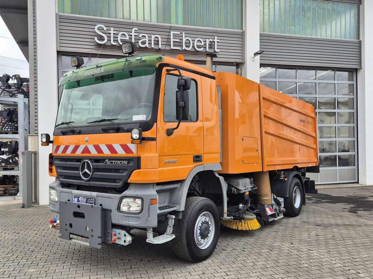 Mercedes-Benz Actros 2032 A 4x4 Bucher STKF 9500 Airport 30x - Zamiatarka uliczna: zdjęcie 1 Mercedes-Benz Actros 2032 A 4x4 Bucher STKF 9500 Airport 30x - Zamiatarka uliczna: zdjęcie 1