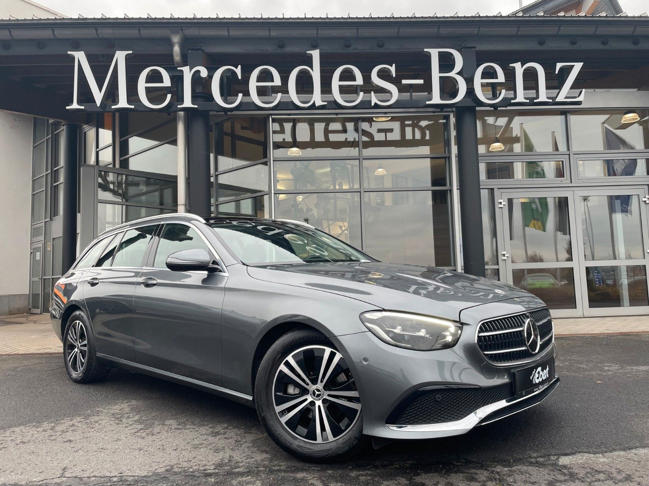 Mercedes-Benz E 220 d T Pano+Ambiente+Distr+360°+Comand+DAB - Kombi: zdjęcie 1 Mercedes-Benz E 220 d T Pano+Ambiente+Distr+360°+Comand+DAB - Kombi: zdjęcie 1