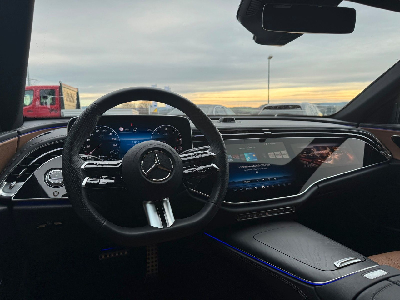 Mercedes-Benz E 220d T AMG+Hyperscreen+Leder+AHK+DistrPro+STH - Kombi: zdjęcie 4 Mercedes-Benz E 220d T AMG+Hyperscreen+Leder+AHK+DistrPro+STH - Kombi: zdjęcie 4